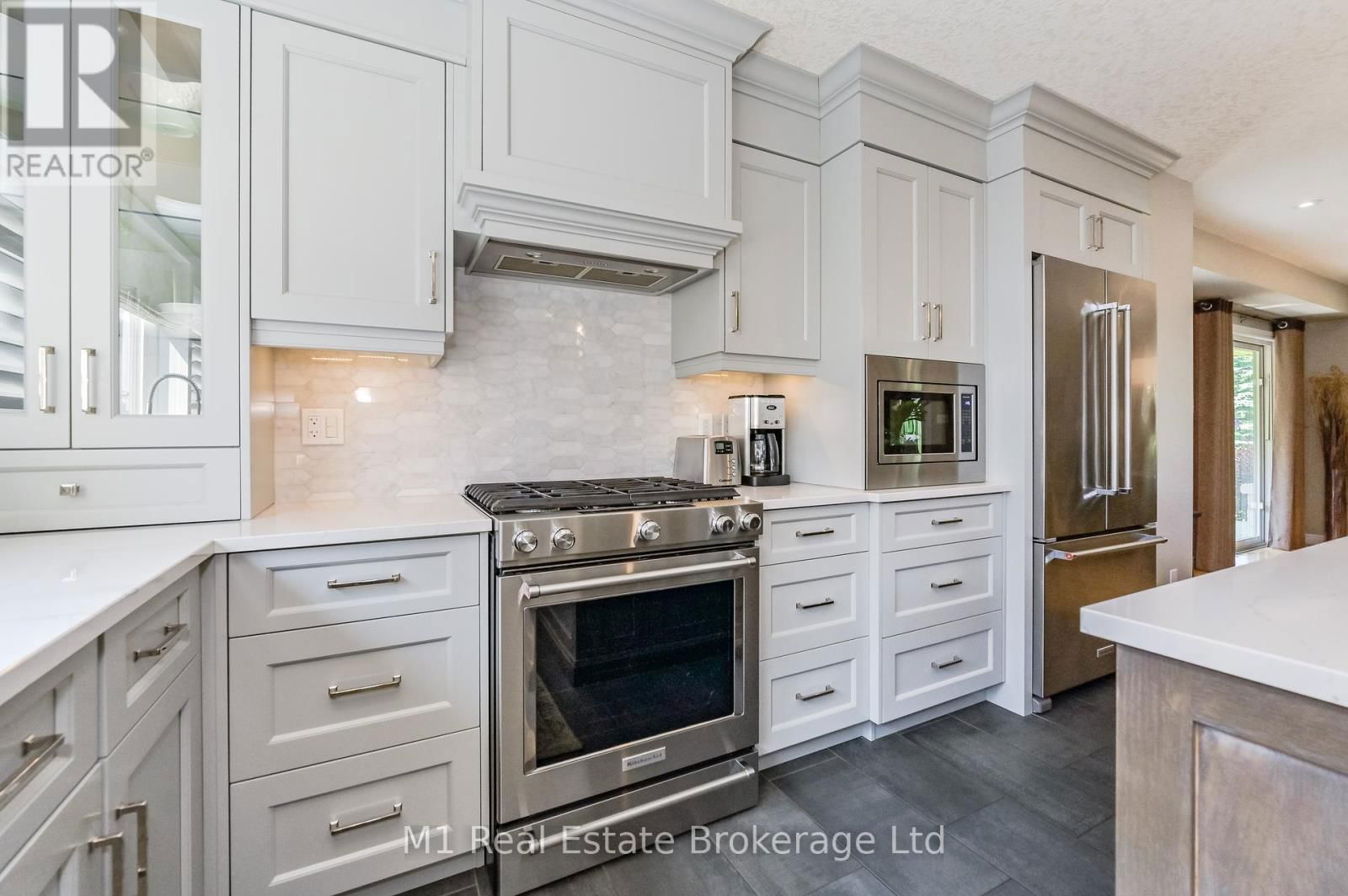 487 ANDERSON STREET SOUTH Image 14