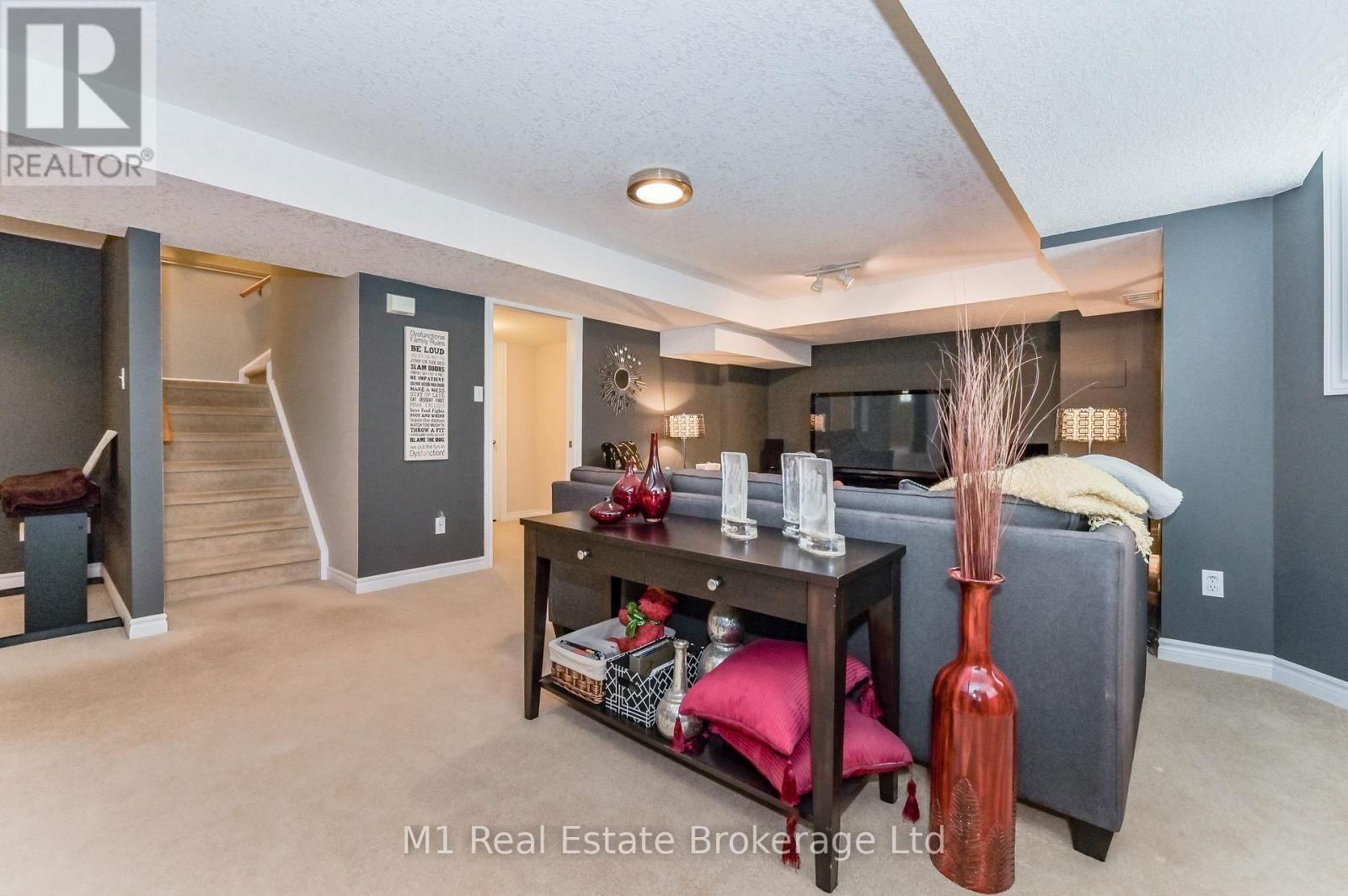 487 ANDERSON STREET SOUTH Image 29