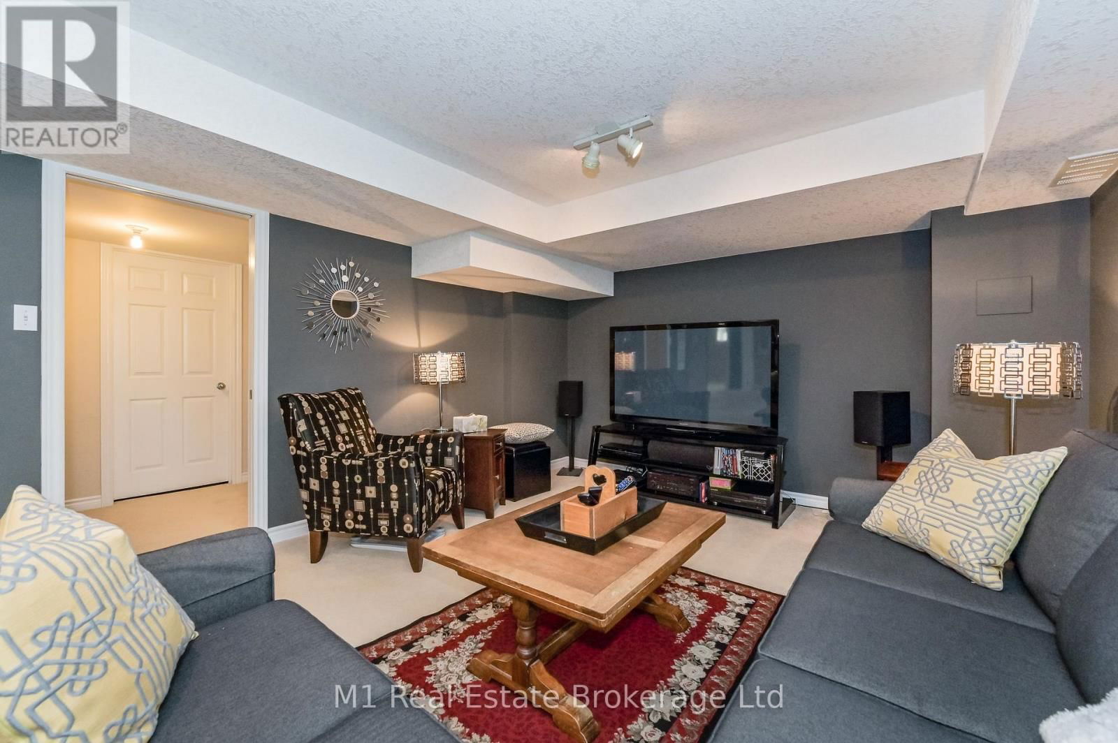 487 ANDERSON STREET SOUTH Image 30