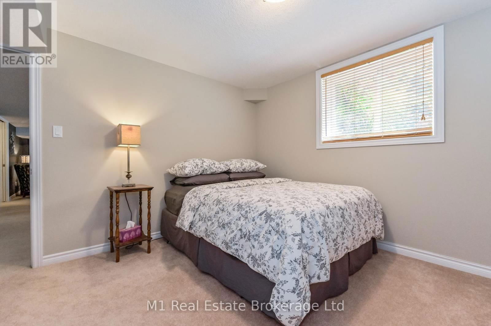 487 ANDERSON STREET SOUTH Image 31