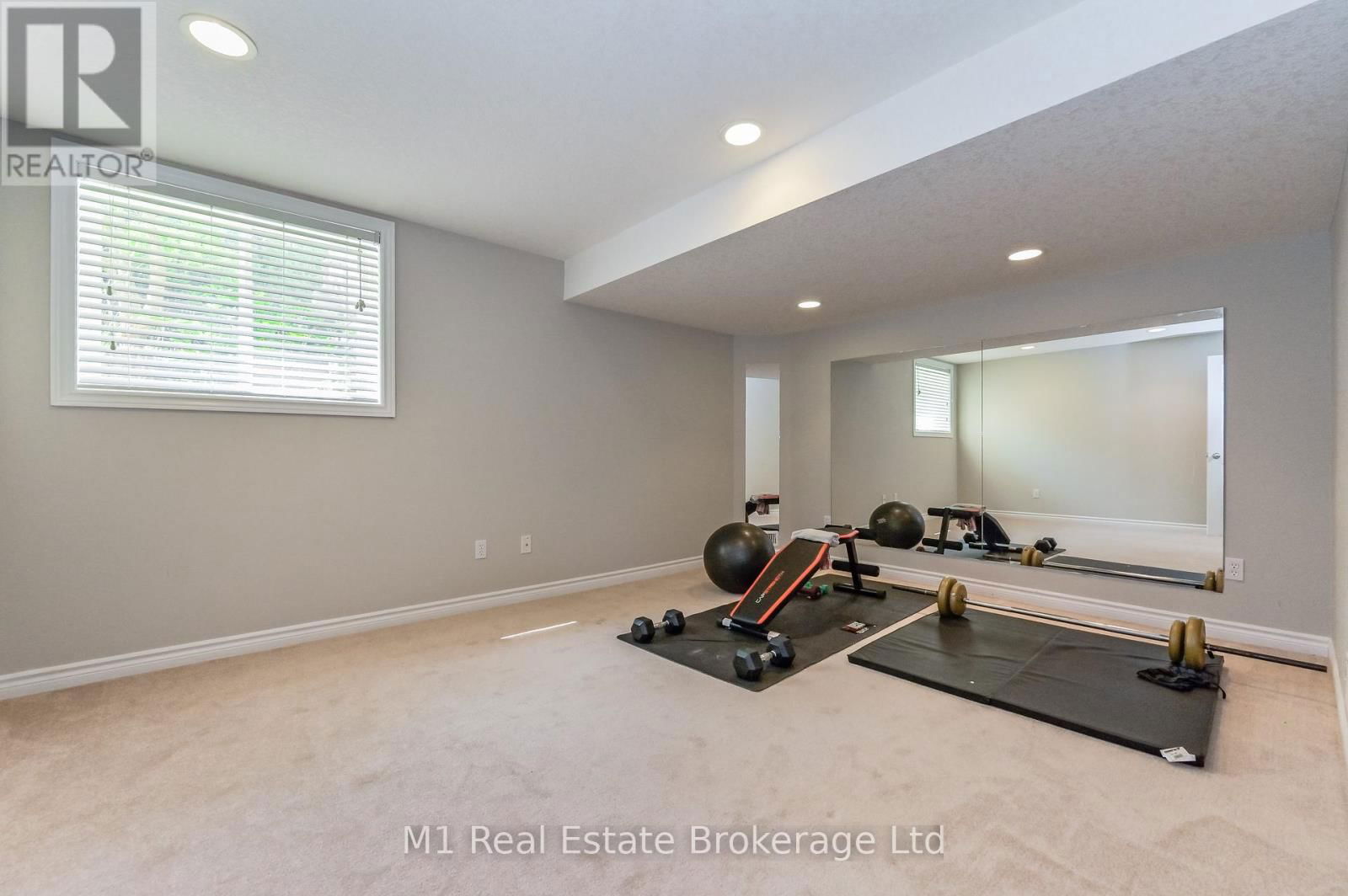 487 ANDERSON STREET SOUTH Image 32