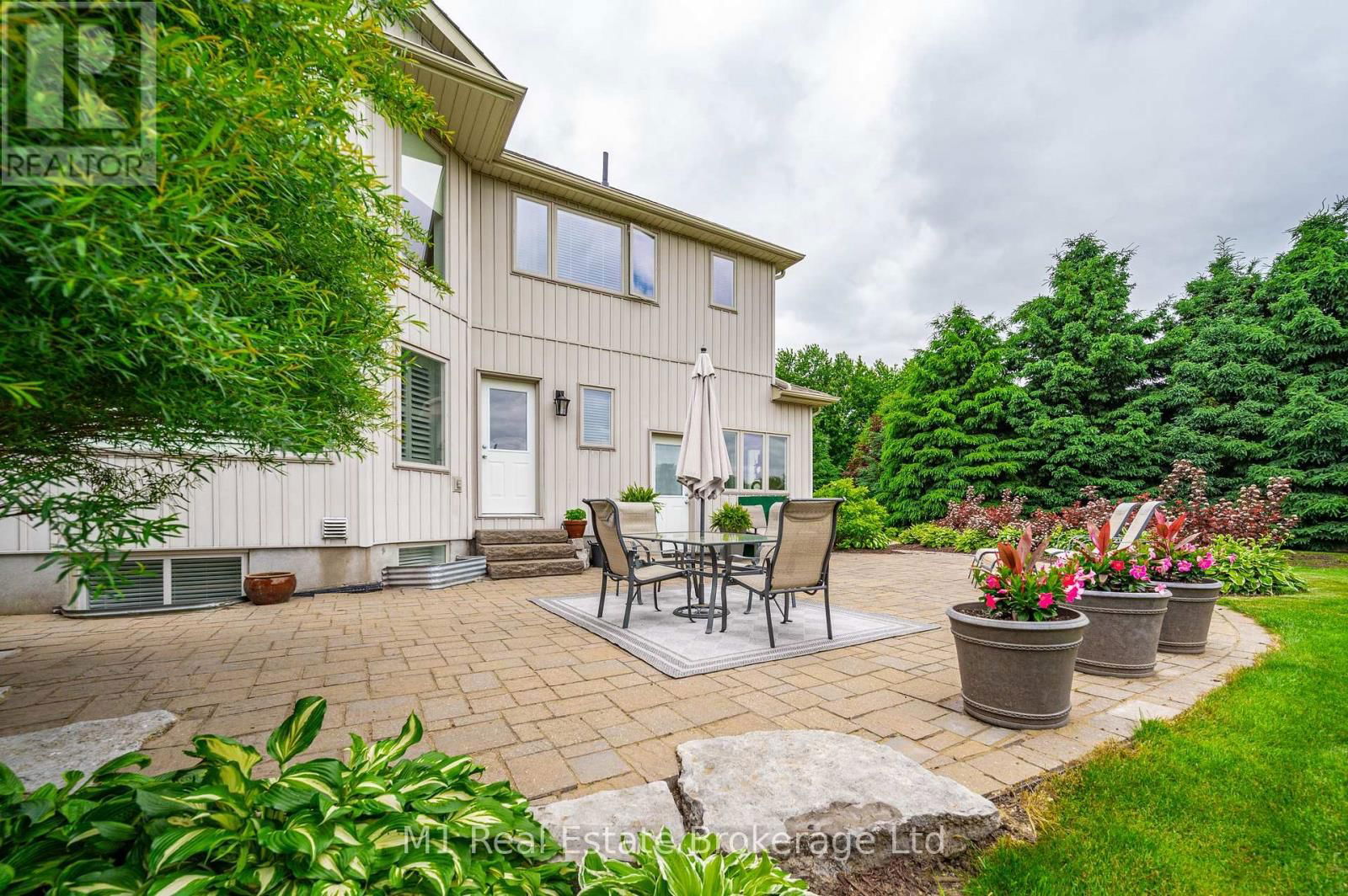 487 ANDERSON STREET SOUTH Image 35