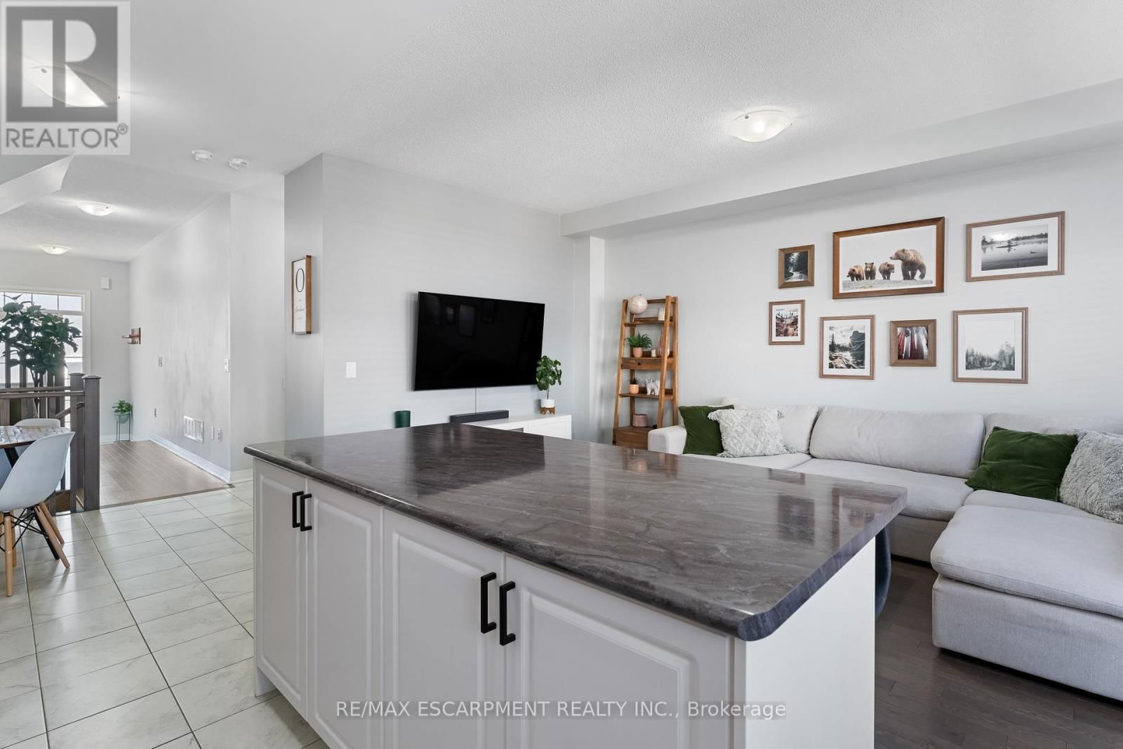 4067 CANBY STREET Image 10