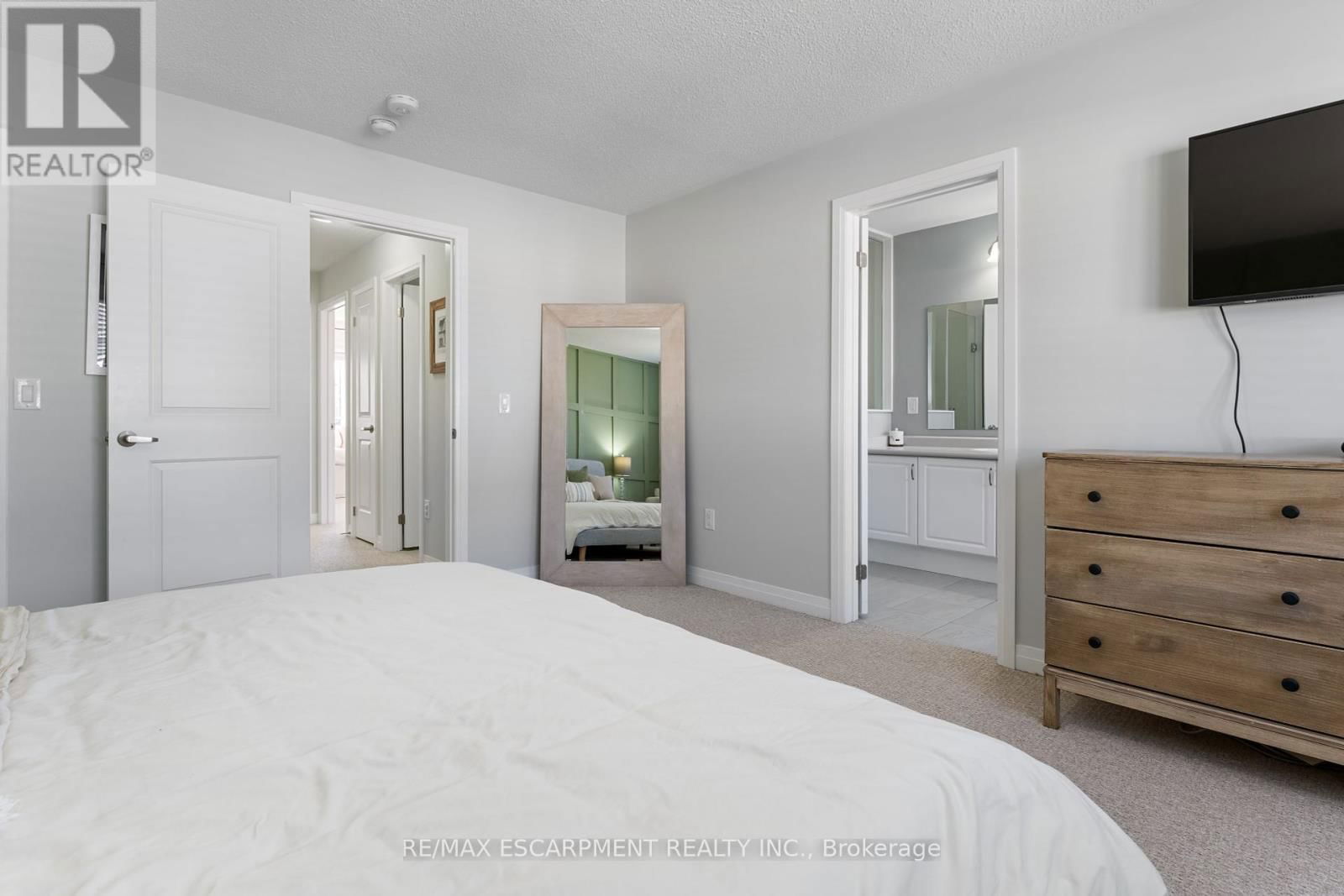 4067 CANBY STREET Image 15