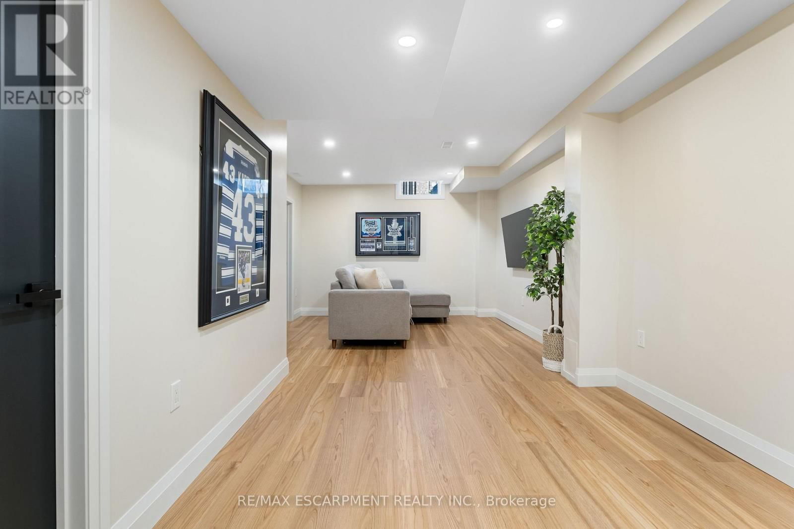 4067 CANBY STREET Image 24