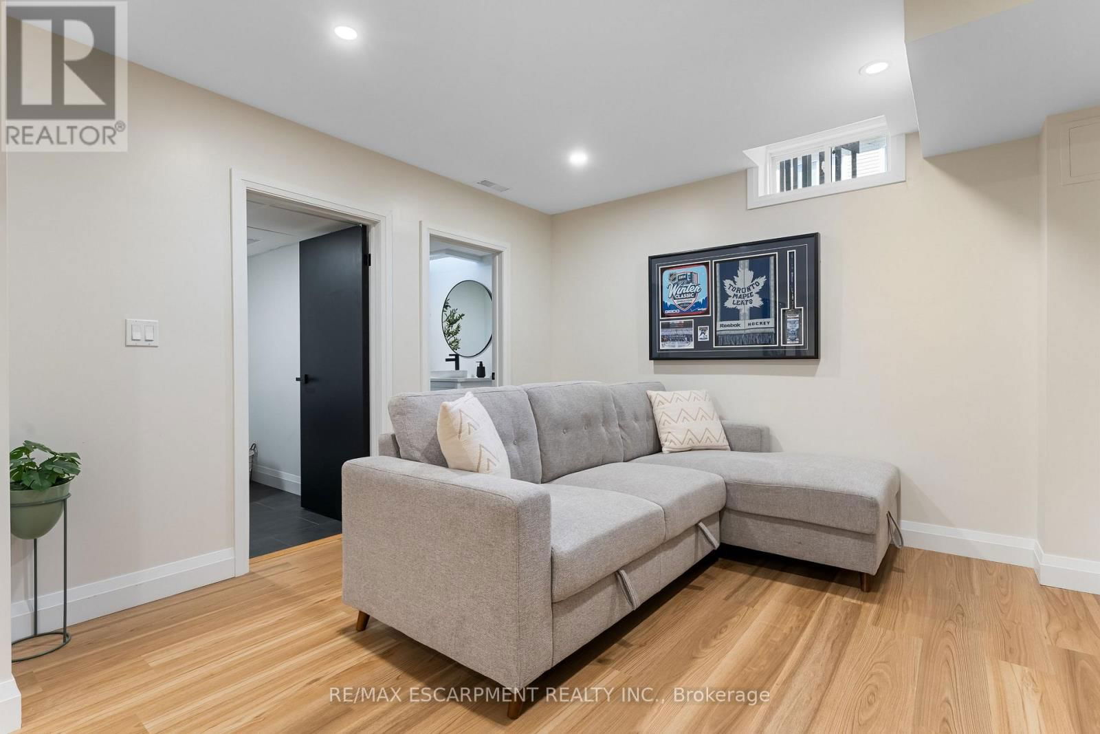 4067 CANBY STREET Image 25