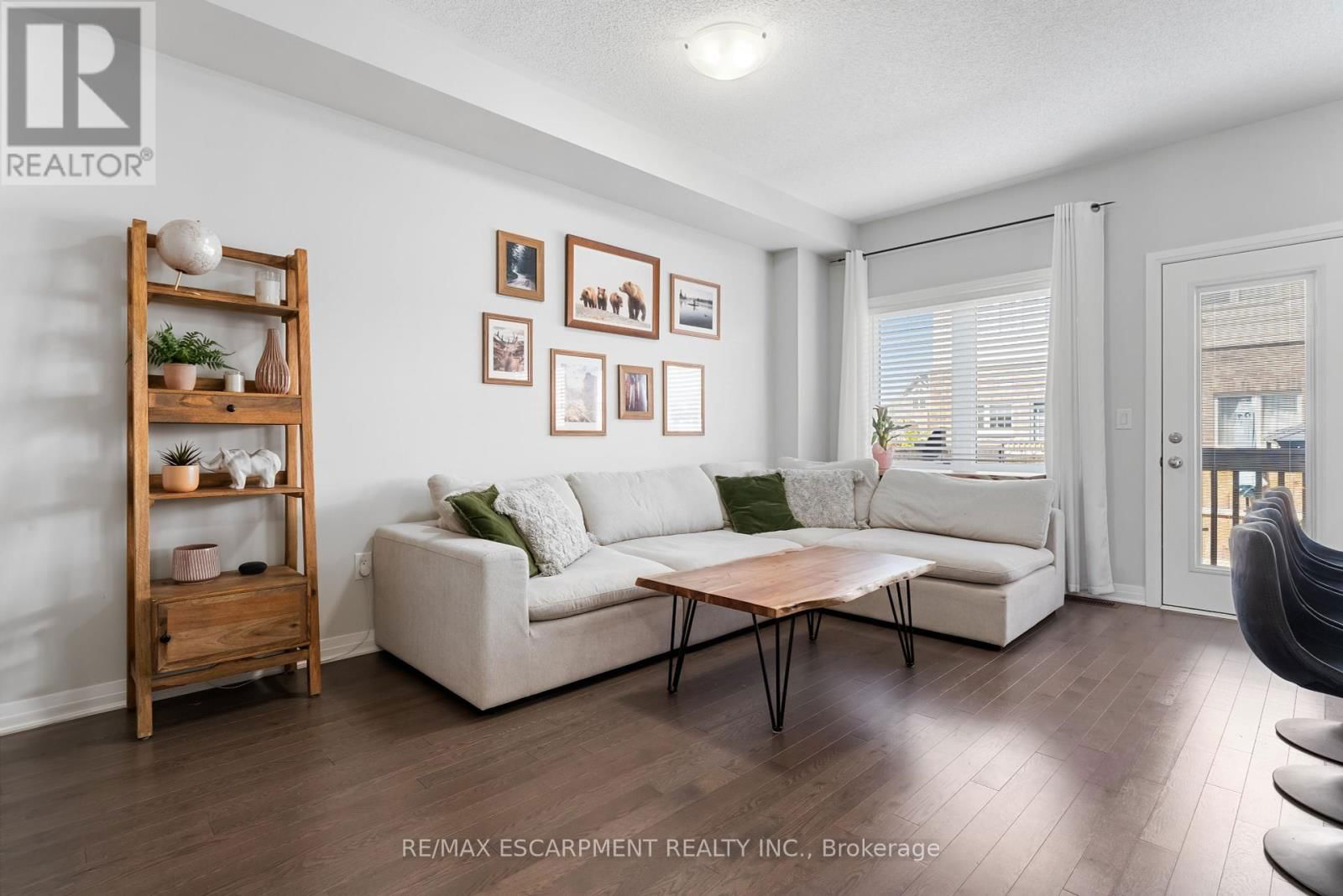 4067 CANBY STREET Image 5