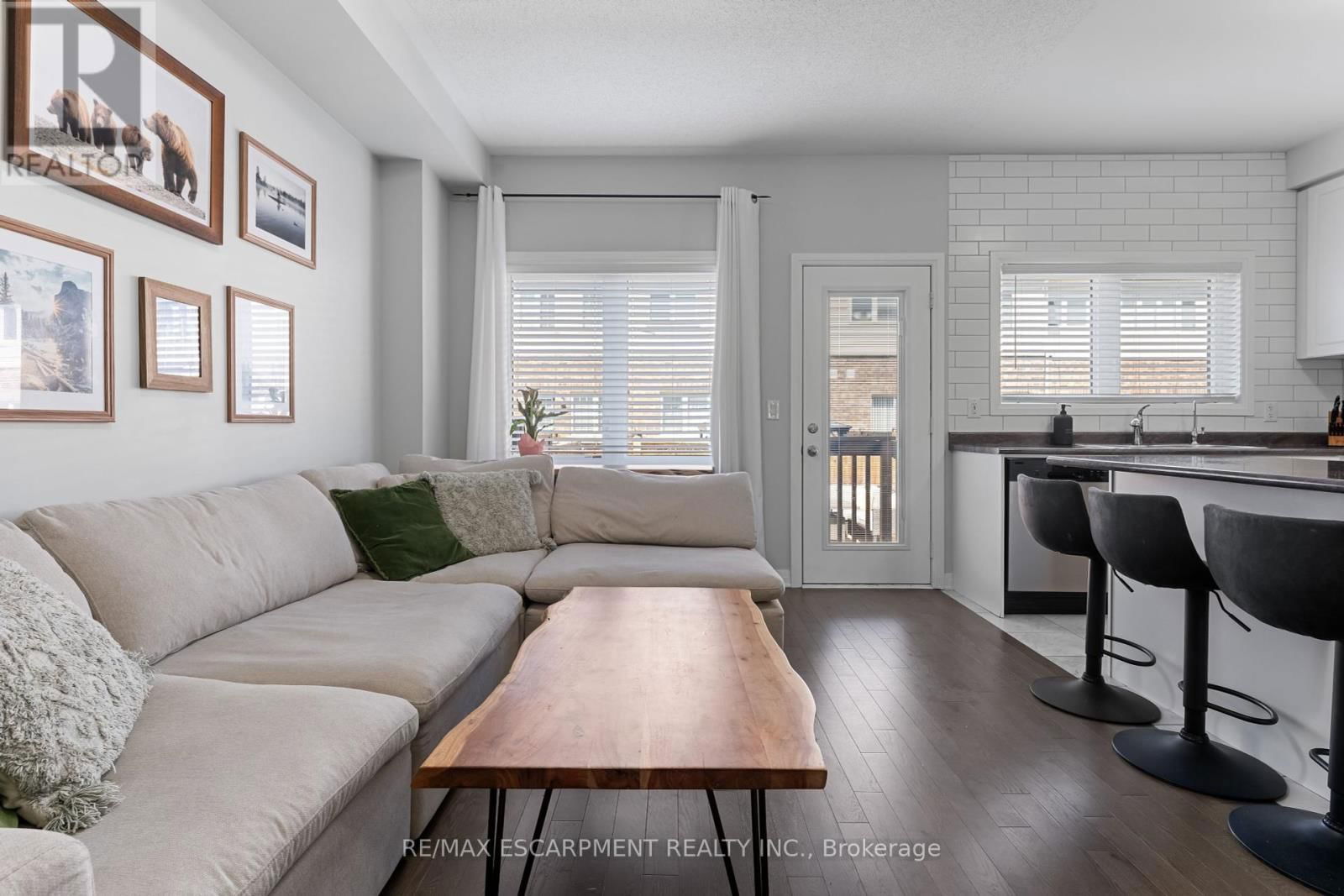 4067 CANBY STREET Image 6