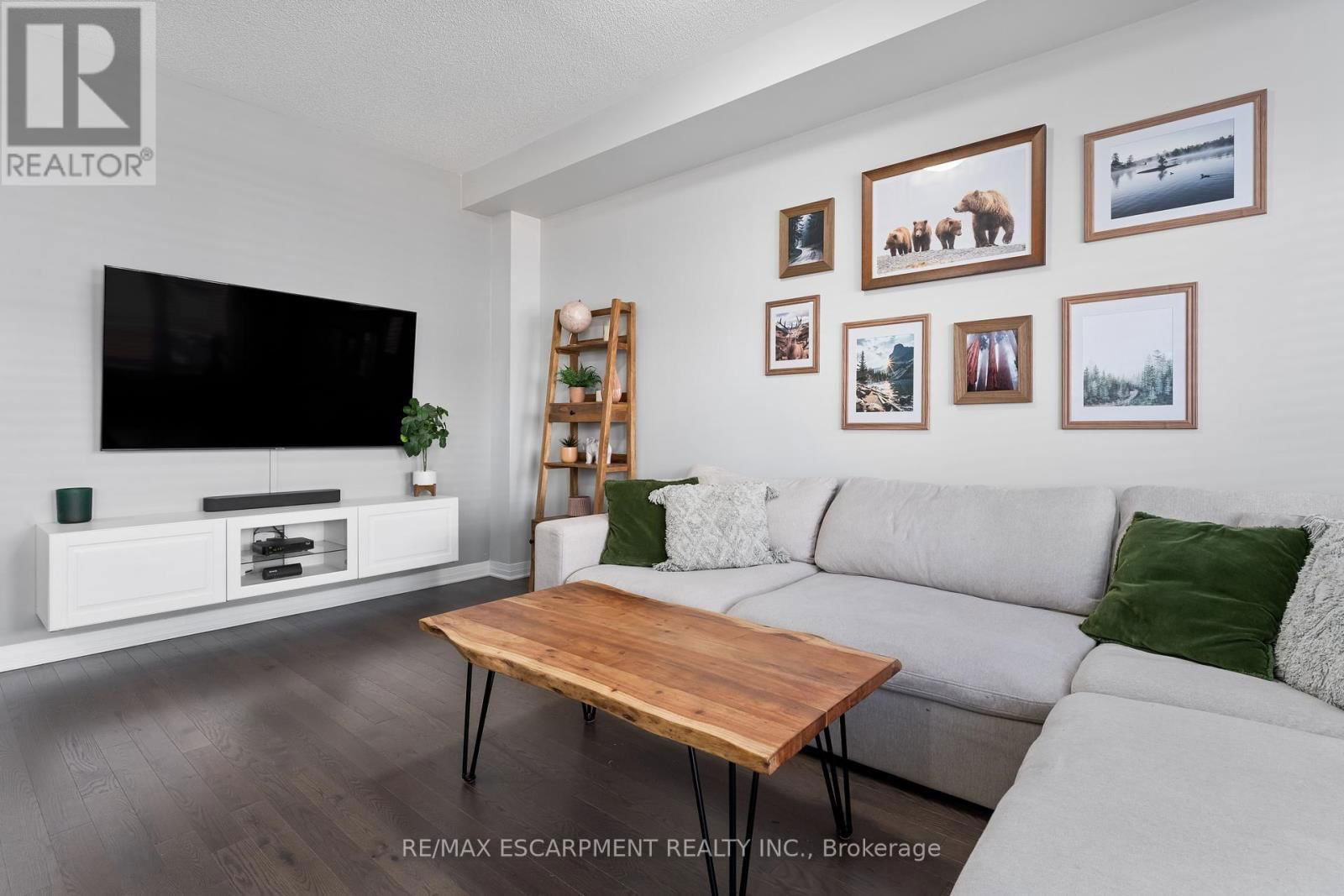4067 CANBY STREET Image 7
