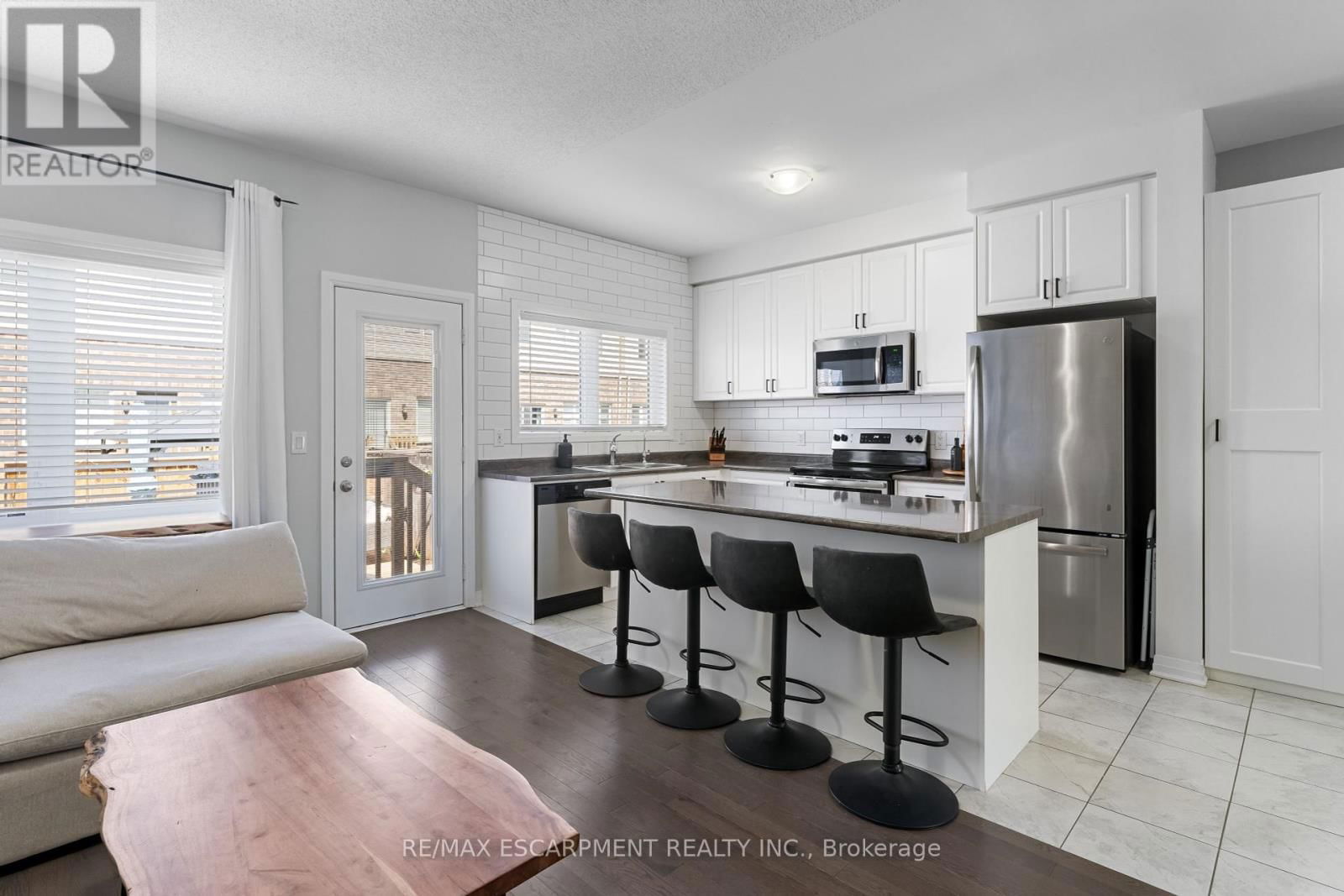4067 CANBY STREET Image 8