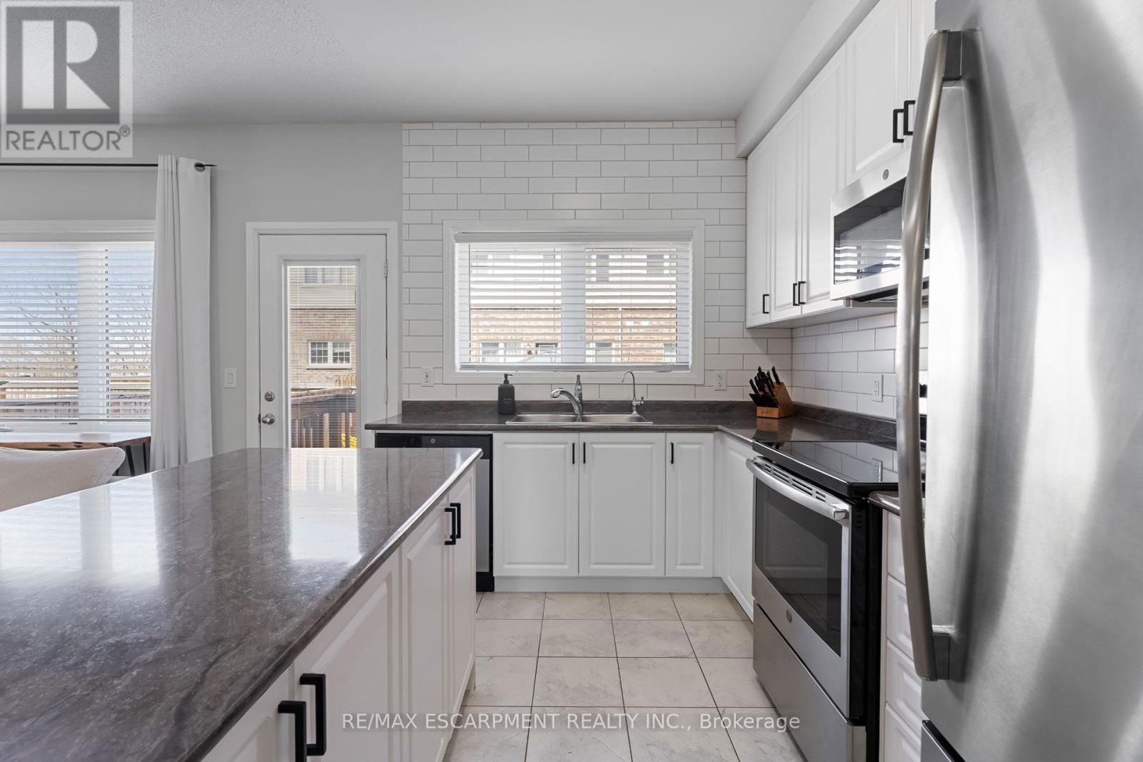 4067 CANBY STREET Image 9