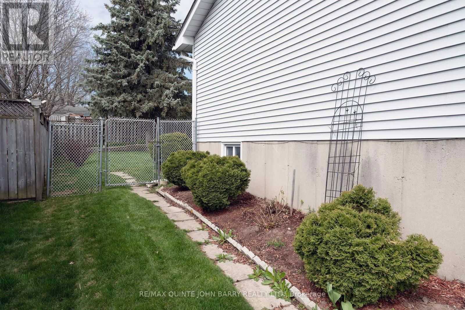 64 IRELAND DRIVE Image 13