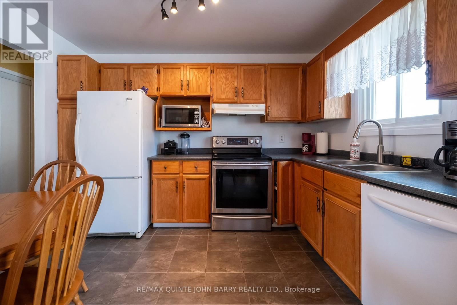 64 IRELAND DRIVE Image 21