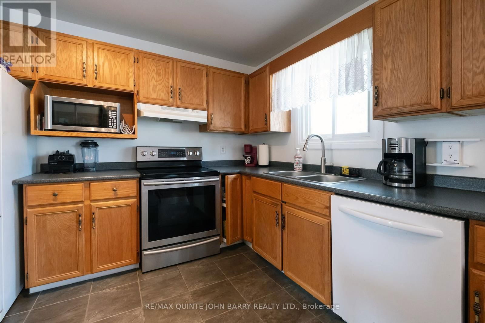 64 IRELAND DRIVE Image 22
