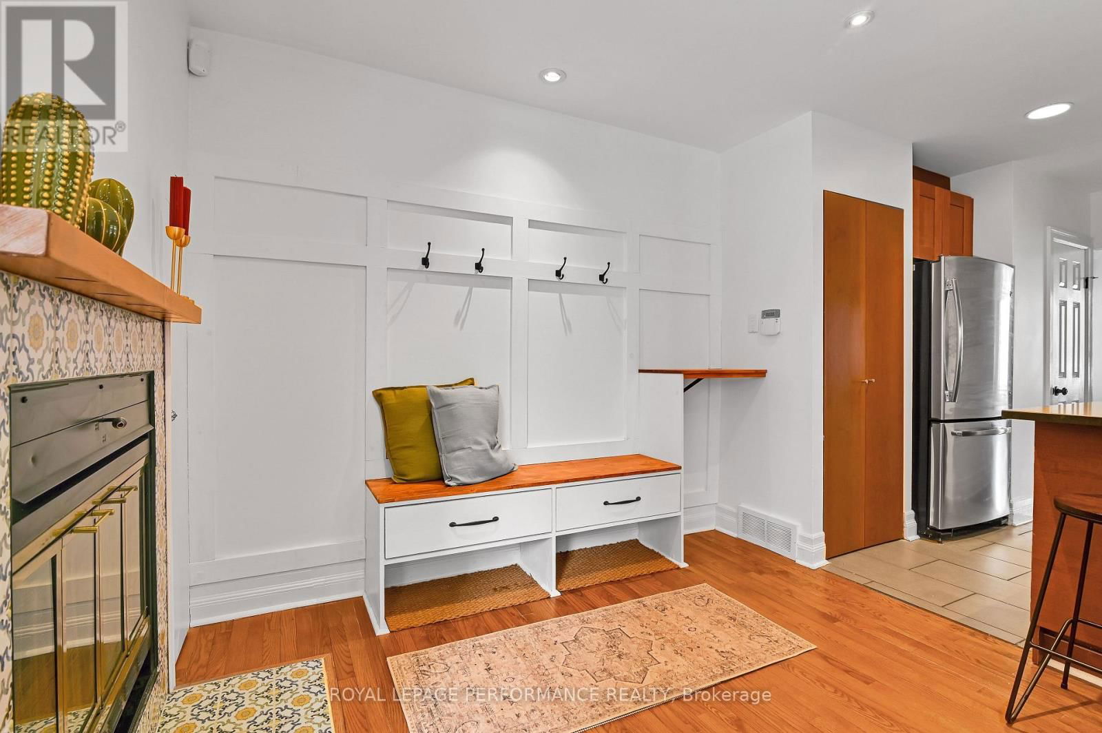 194 CHARLOTTE STREET Image 15