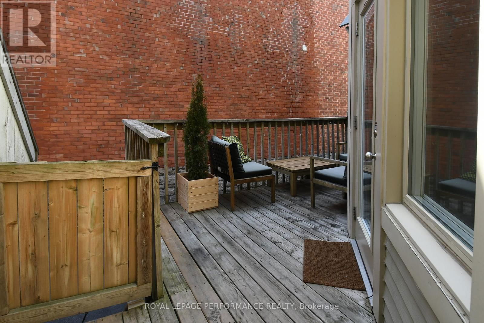 194 CHARLOTTE STREET Image 28