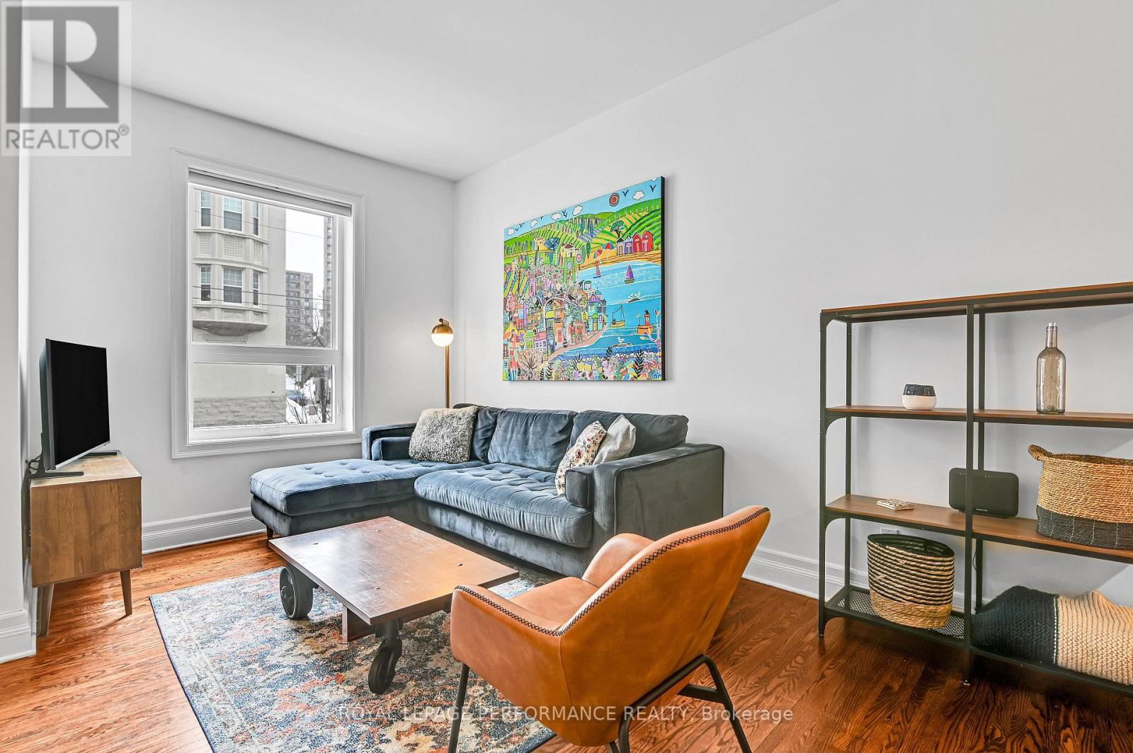 194 CHARLOTTE STREET Image 3