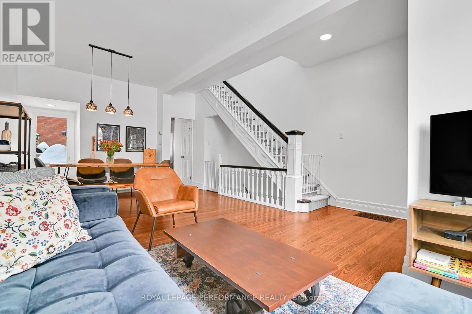 194 CHARLOTTE STREET Image 5