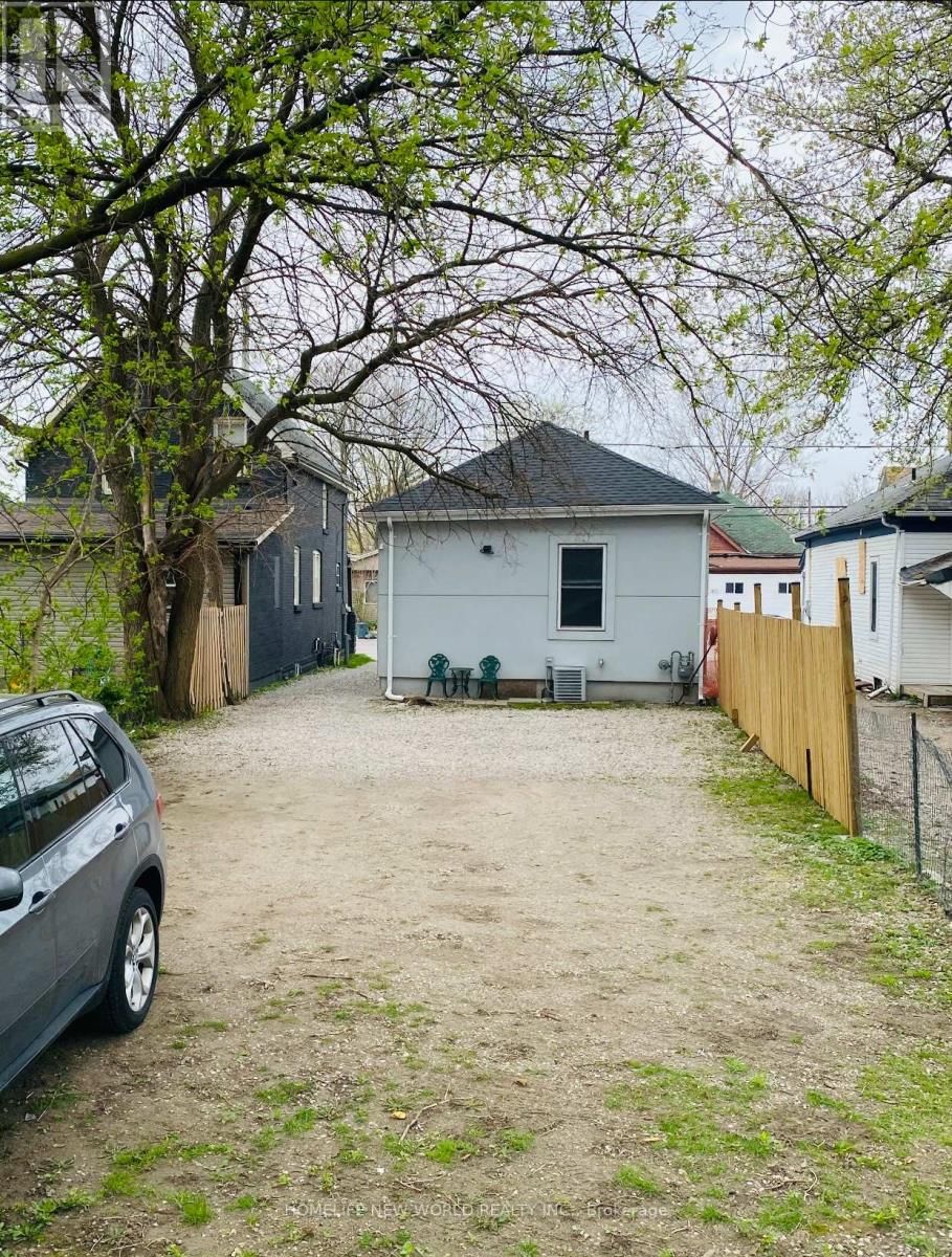 144 ADELAIDE STREET NORTH Image 27