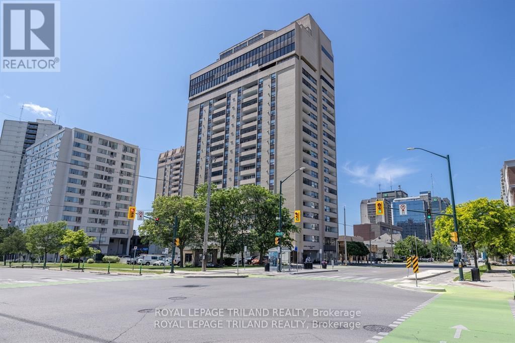2302 - 389 DUNDAS STREET Image 3