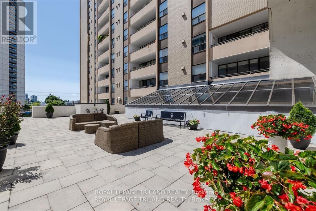 2302 - 389 DUNDAS STREET Image 33