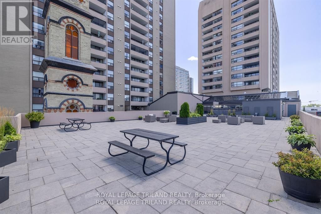 2302 - 389 DUNDAS STREET Image 38