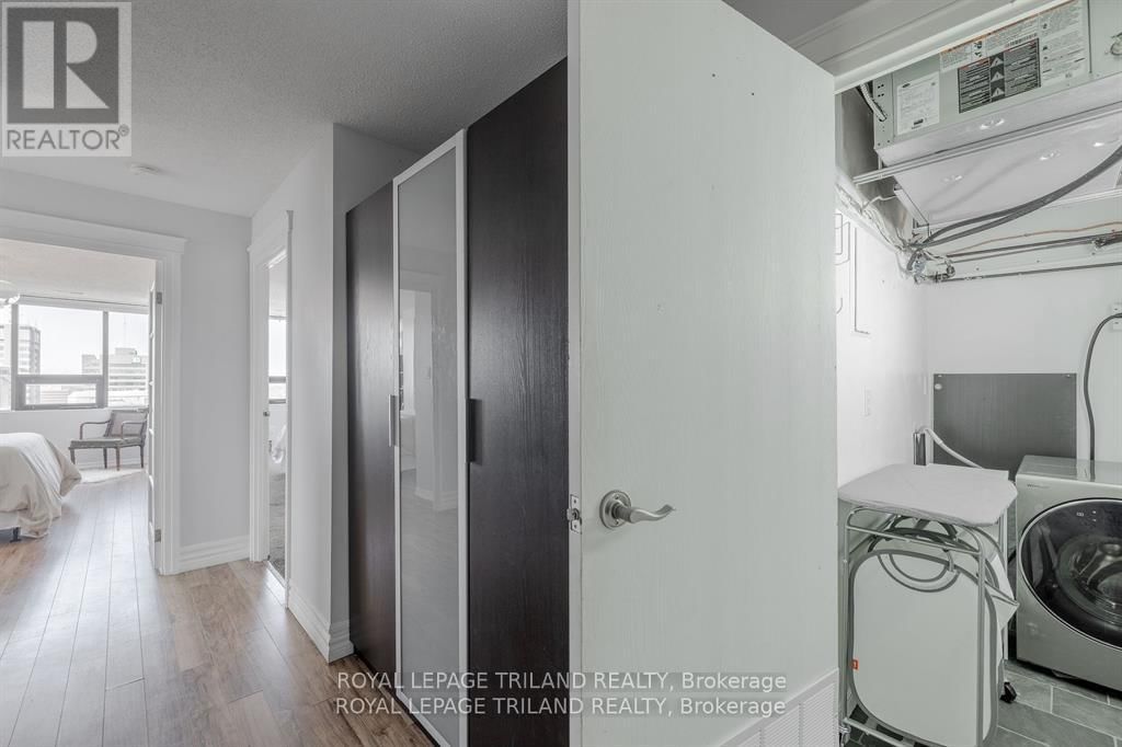 2302 - 389 DUNDAS STREET Image 5