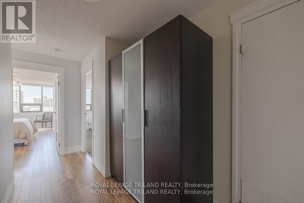 2302 - 389 DUNDAS STREET Image 6