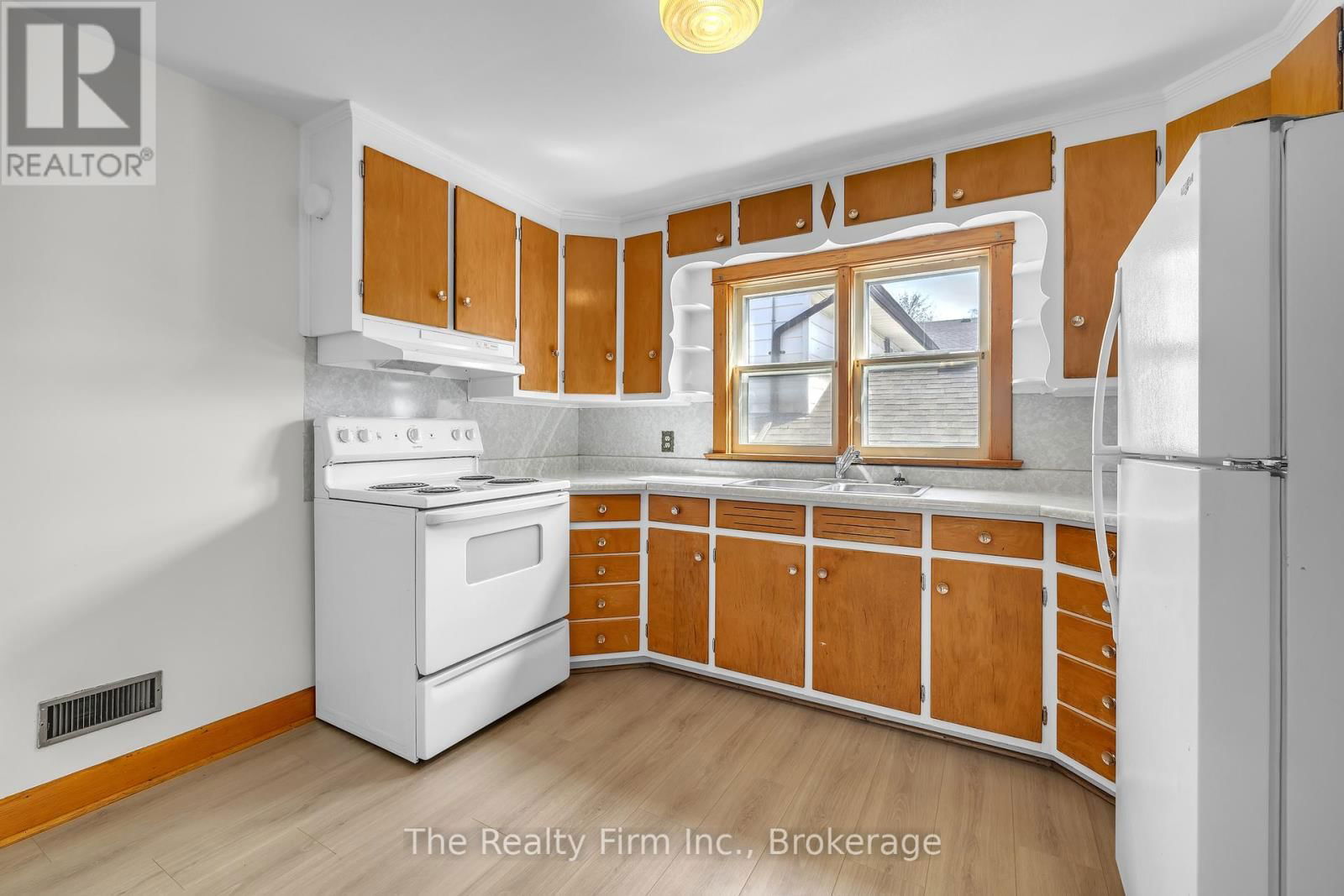 104 OXFORD STREET Image 6