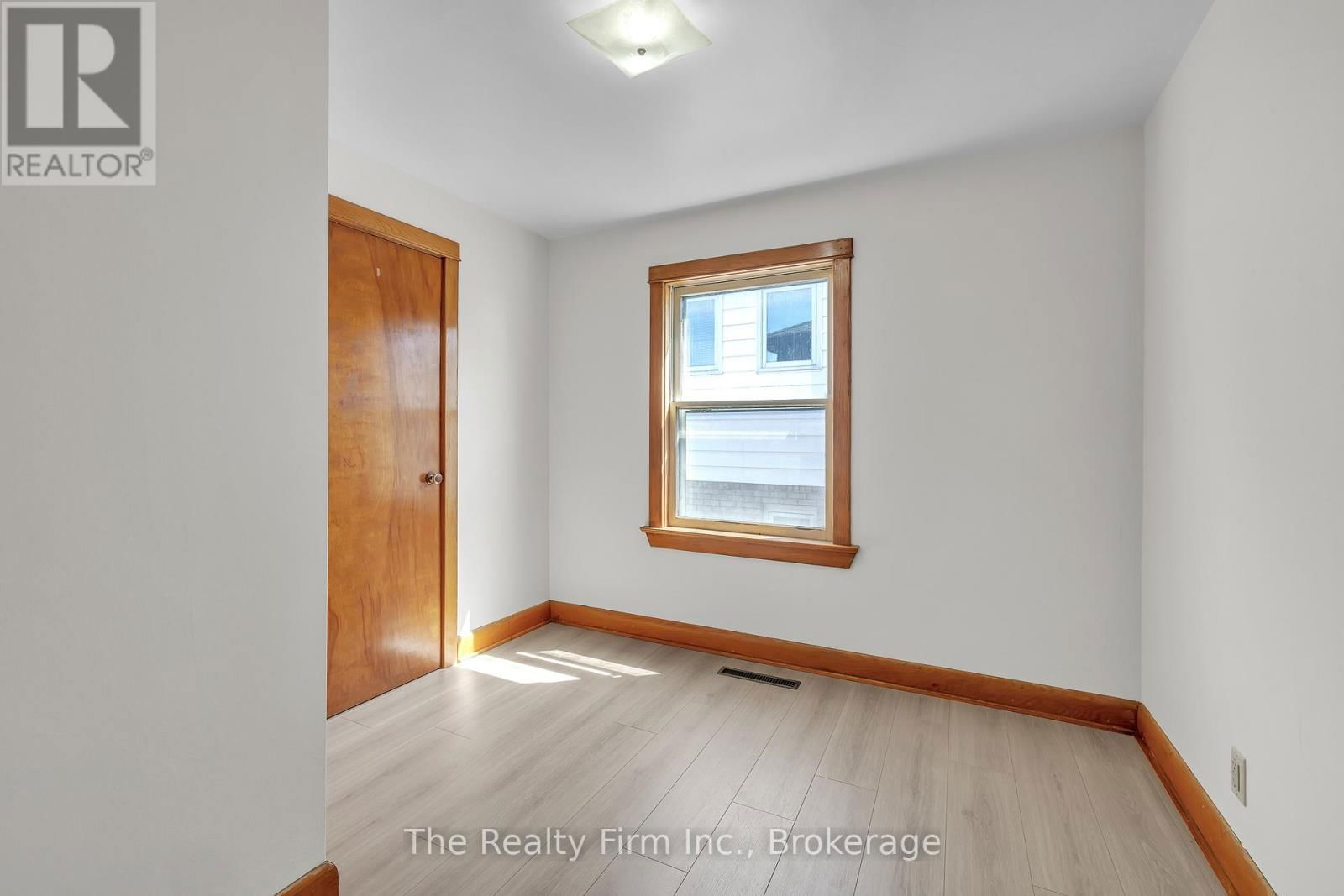 104 OXFORD STREET Image 8