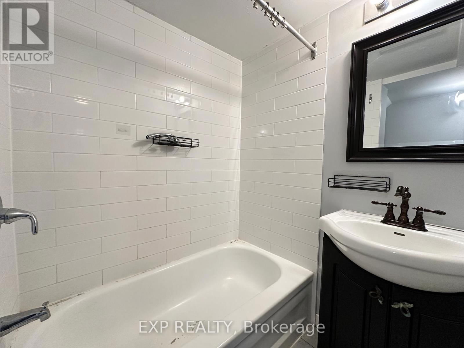 22A CHARLOTTE STREET Image 8