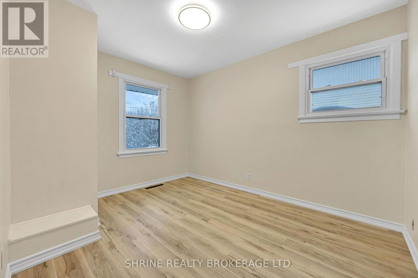 372 FLANDERS ROW EAST Image 18