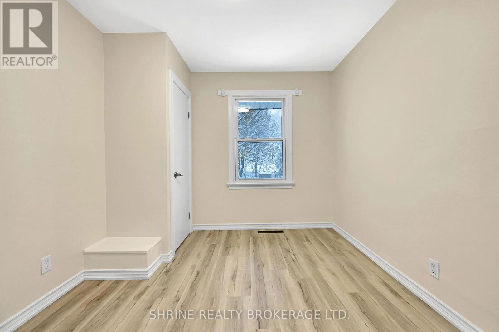 372 FLANDERS ROW EAST Image 19