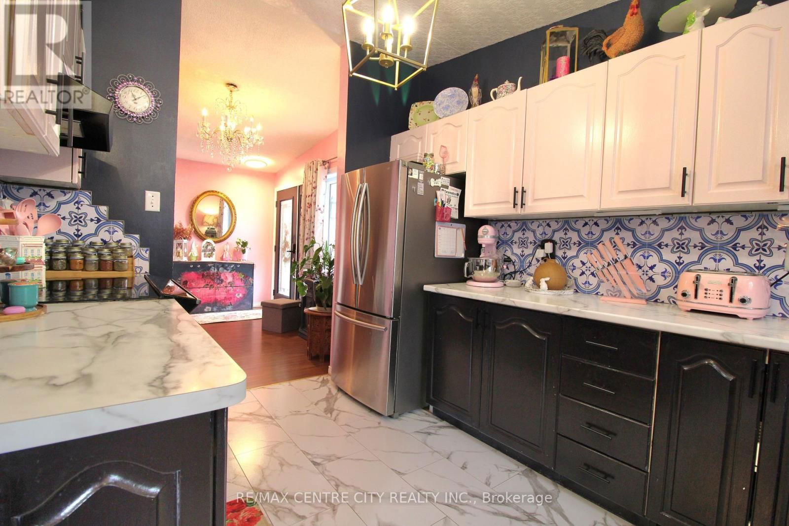 11 STEWART STREET Image 12