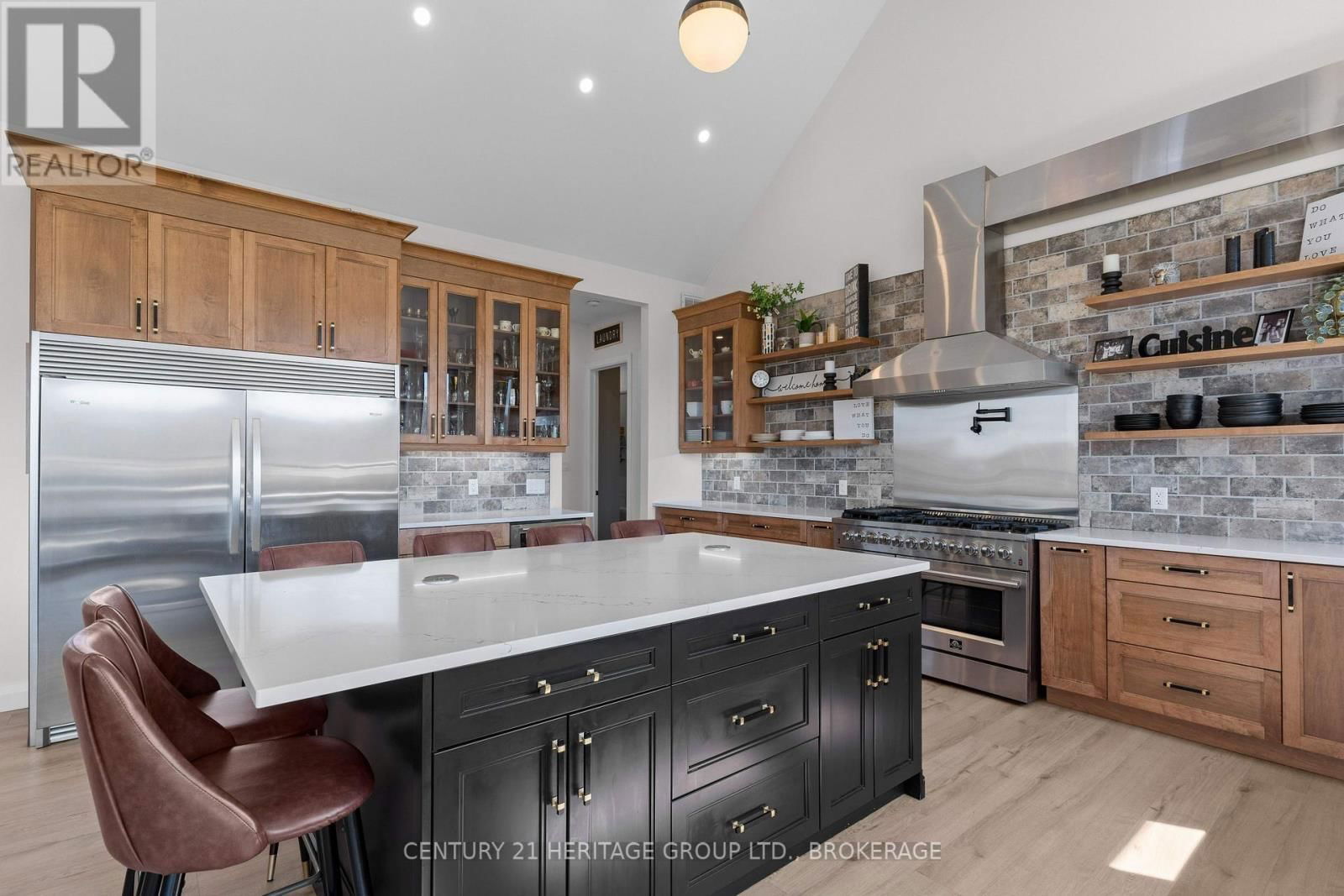245 MANN DRIVE Image 13