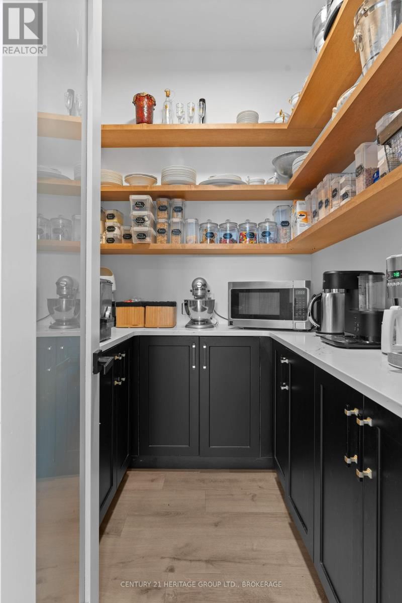 245 MANN DRIVE Image 22