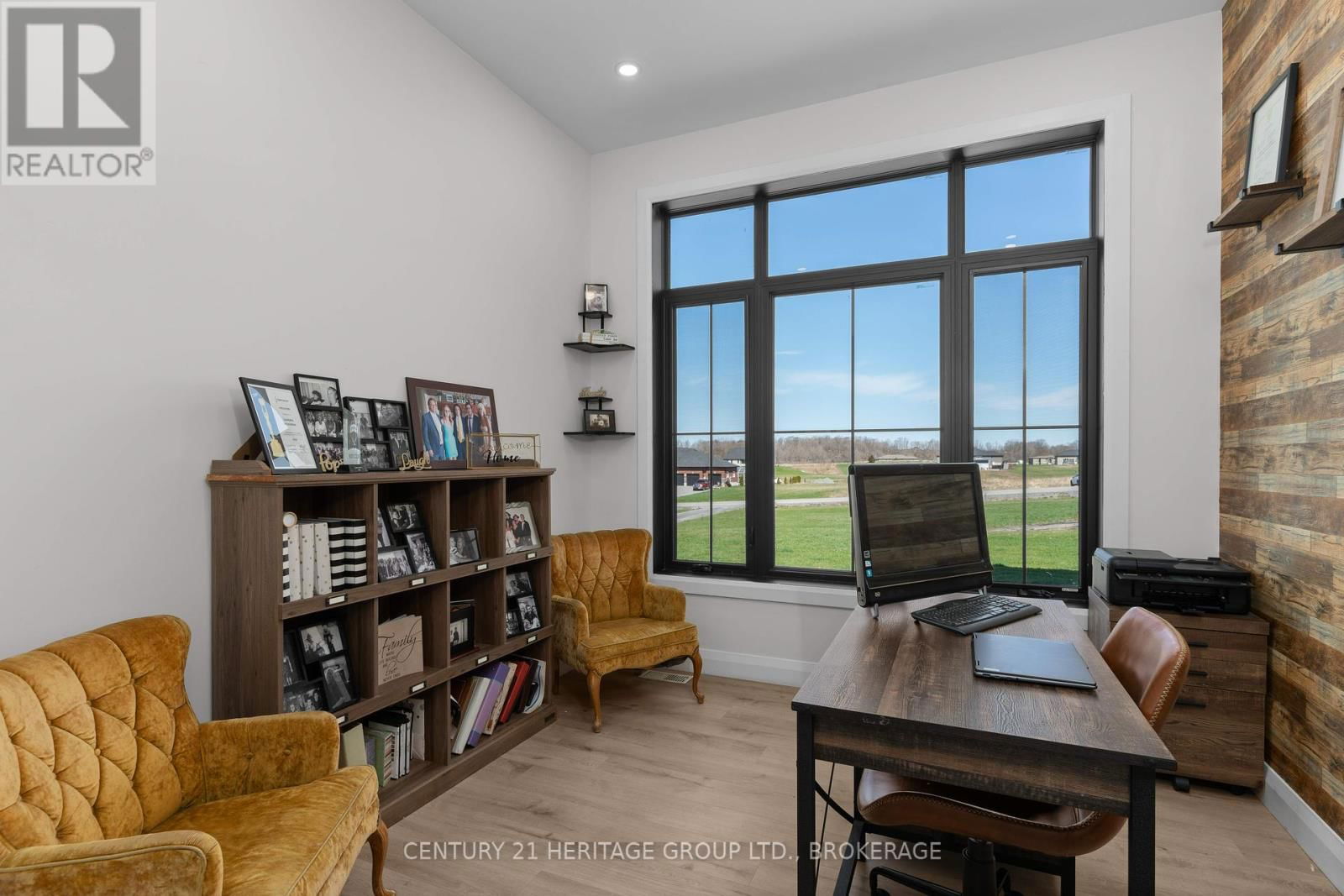 245 MANN DRIVE Image 24