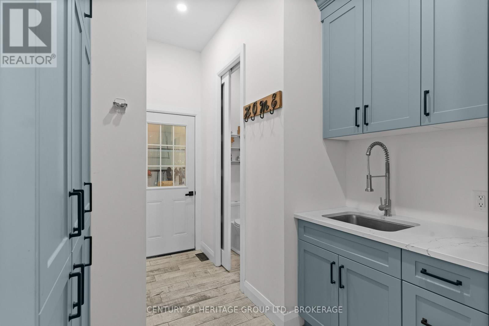 245 MANN DRIVE Image 26