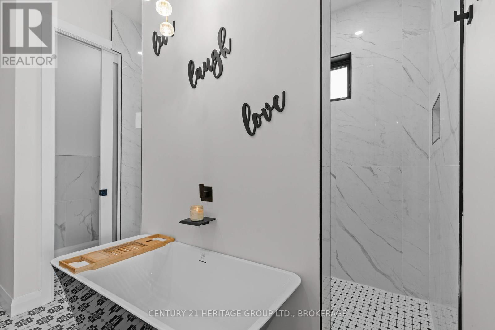 245 MANN DRIVE Image 34