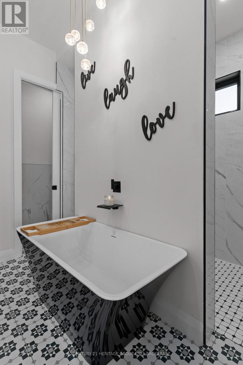245 MANN DRIVE Image 39
