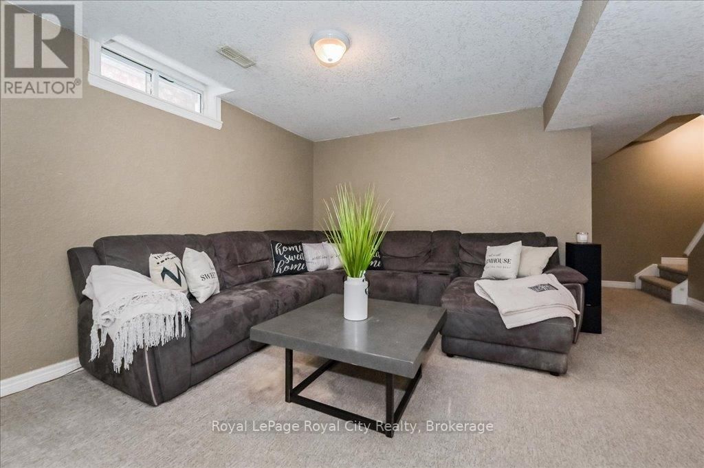 164 TAIT CRESCENT Image 20