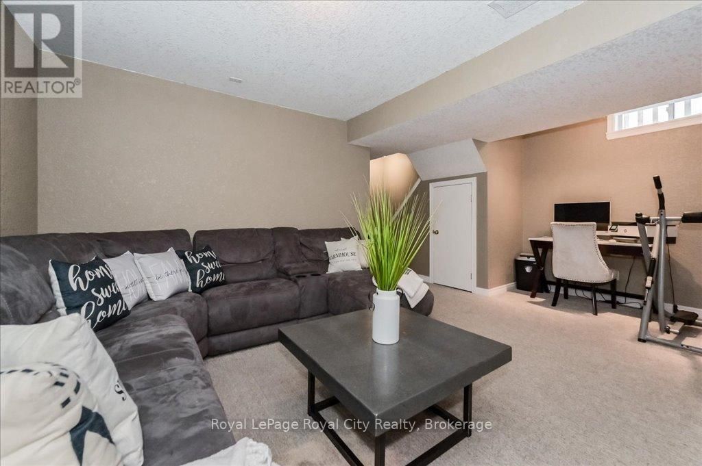 164 TAIT CRESCENT Image 21