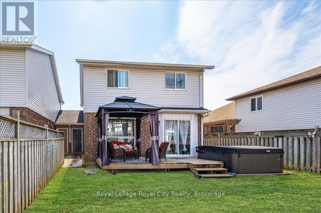164 TAIT CRESCENT Image 24
