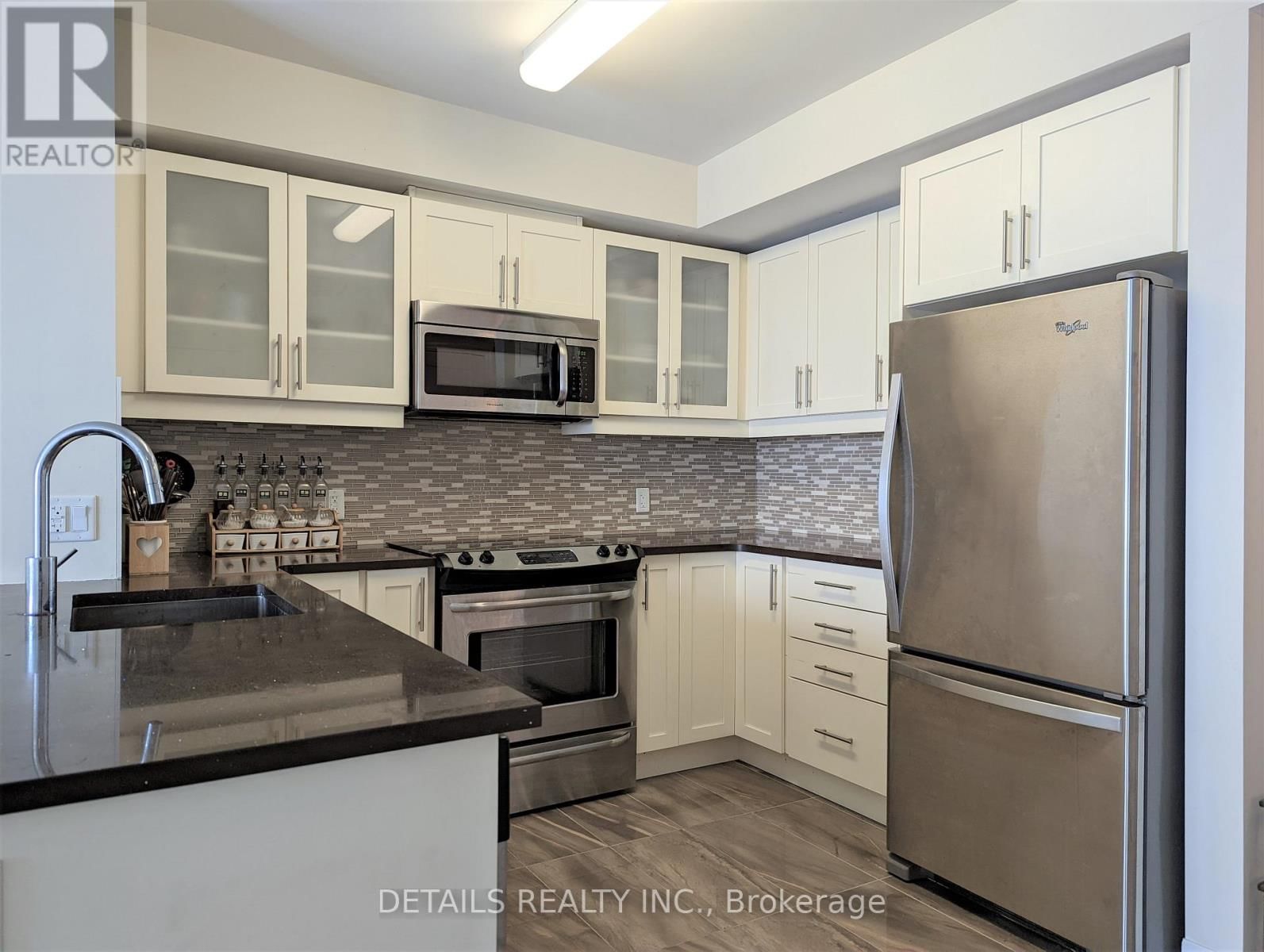 1702 - 195 BESSERER STREET Image 9