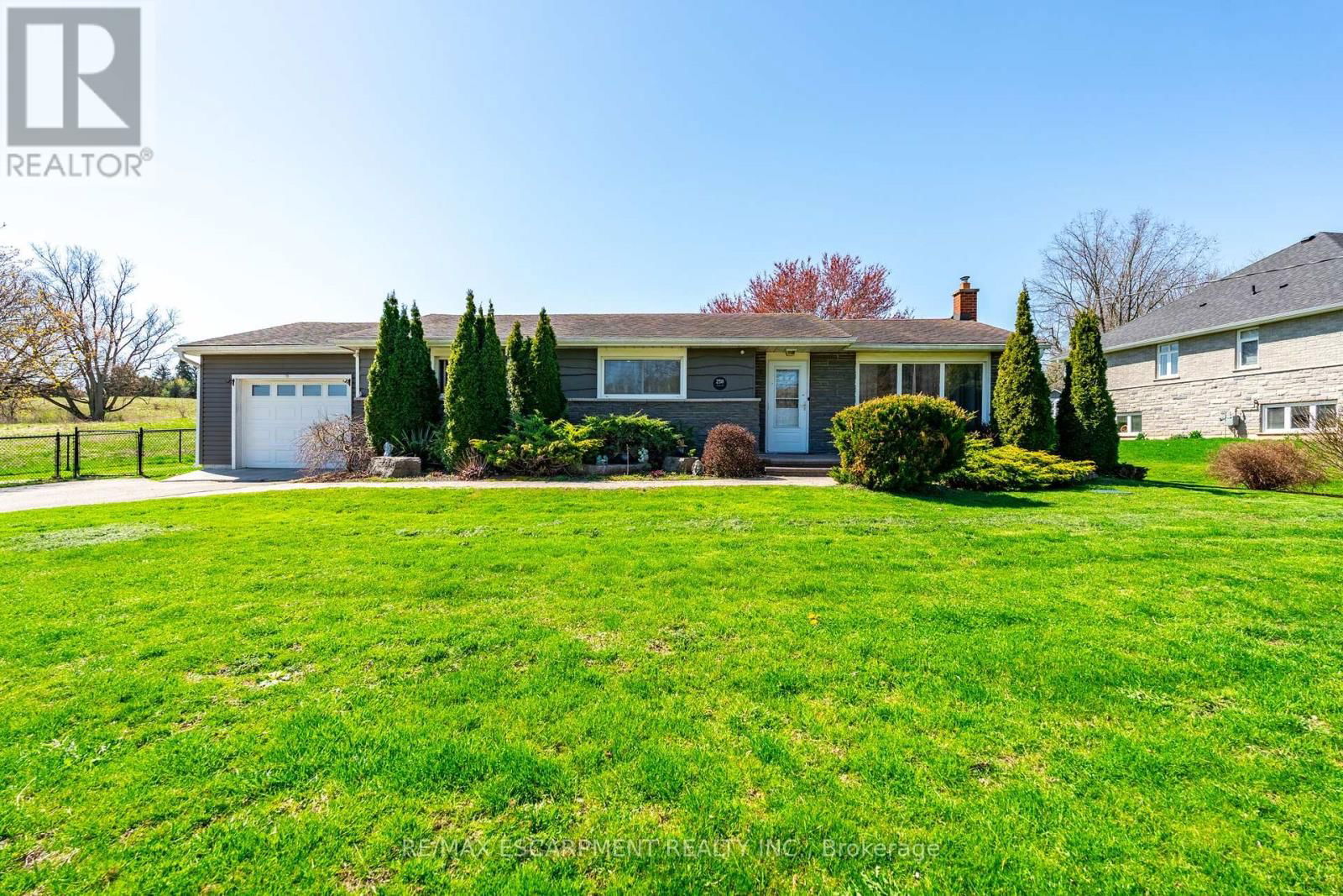 258 OAKHILL DRIVE Image 1
