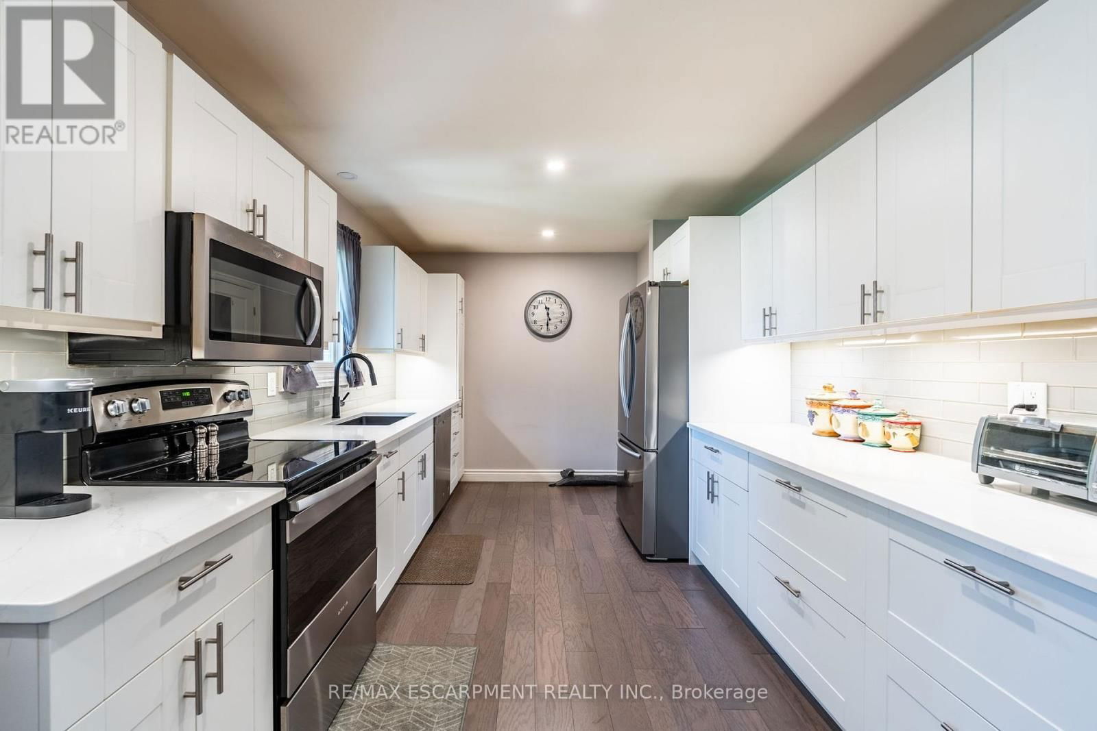 258 OAKHILL DRIVE Image 11