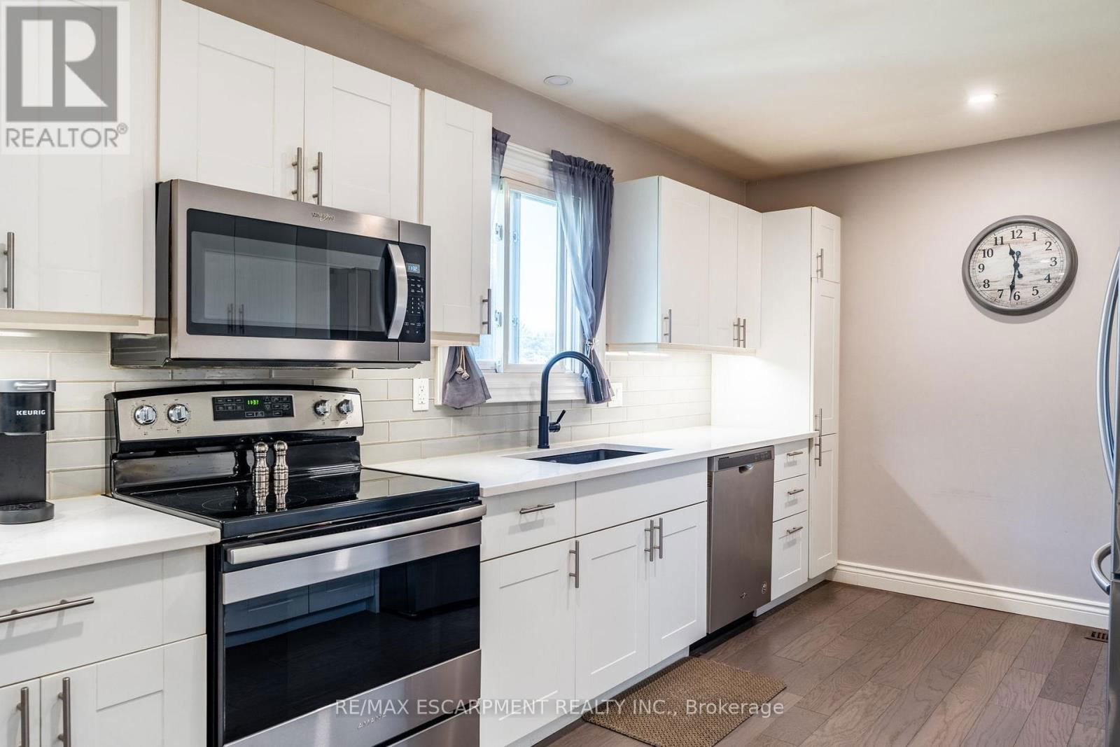 258 OAKHILL DRIVE Image 13