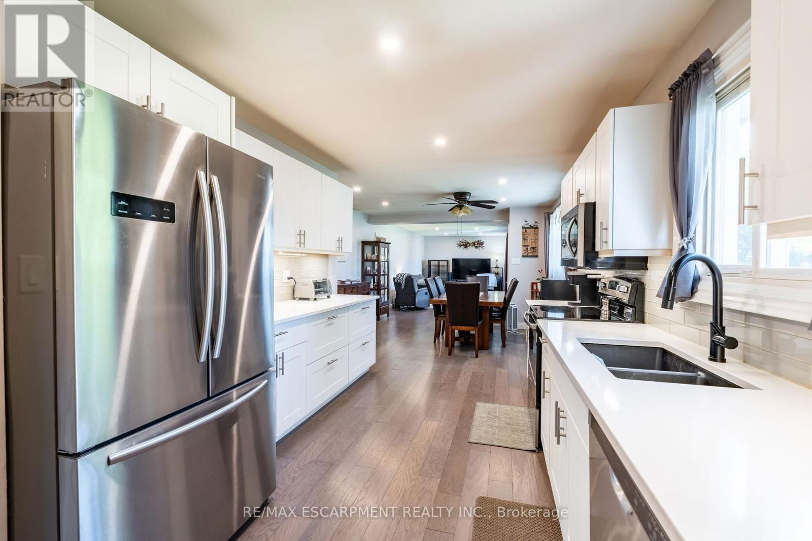 258 OAKHILL DRIVE Image 14