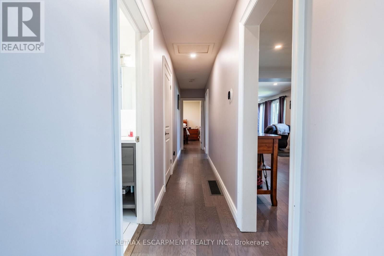 258 OAKHILL DRIVE Image 15