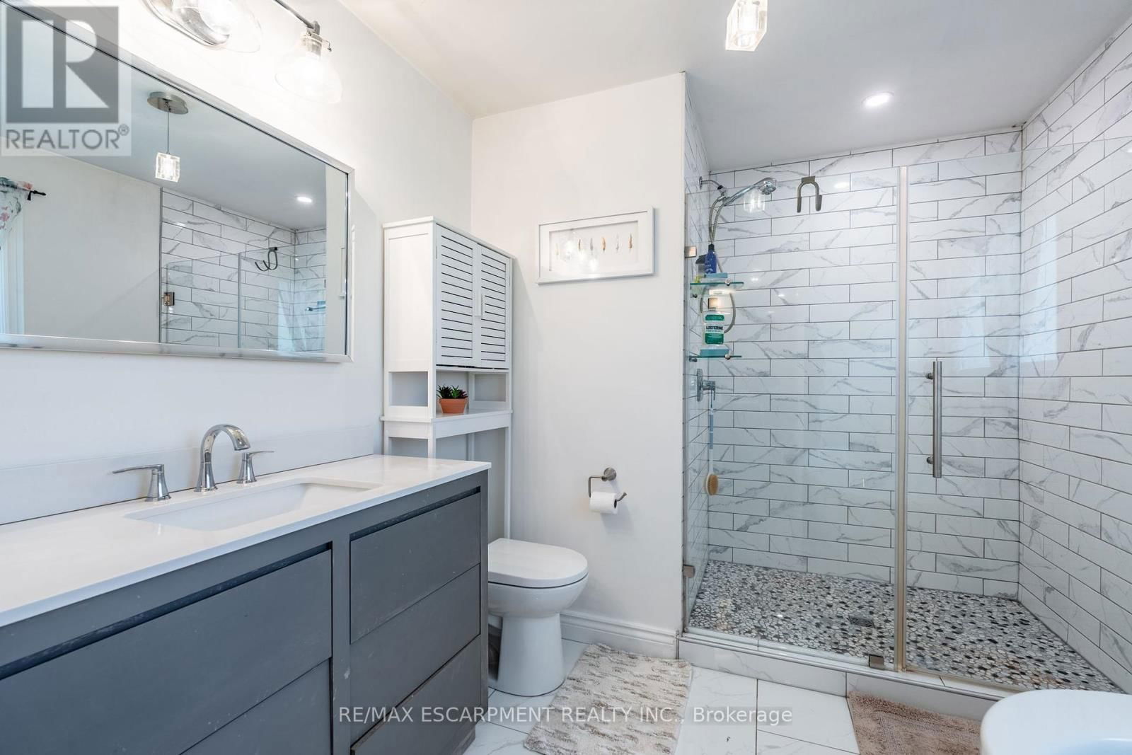 258 OAKHILL DRIVE Image 19